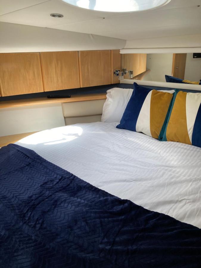 Entire Boat At St Katherine Docks 2 Available Select Using Room Options London Exterior foto
