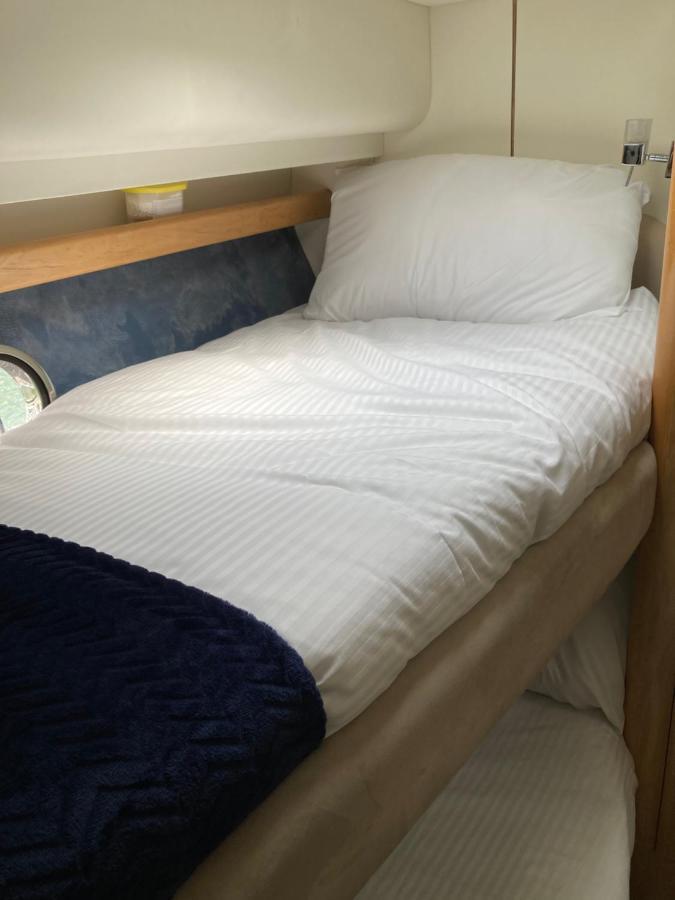 Entire Boat At St Katherine Docks 2 Available Select Using Room Options London Exterior foto
