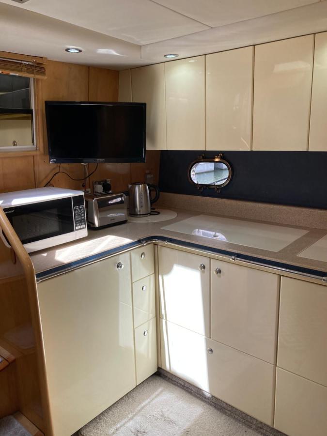 Entire Boat At St Katherine Docks 2 Available Select Using Room Options London Exterior foto