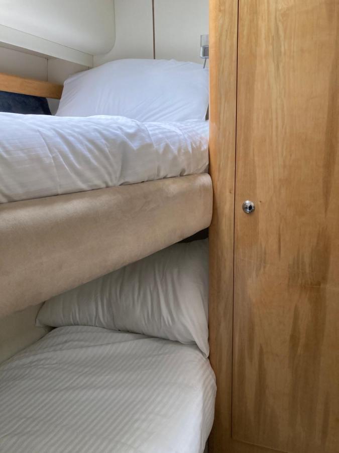 Entire Boat At St Katherine Docks 2 Available Select Using Room Options London Exterior foto
