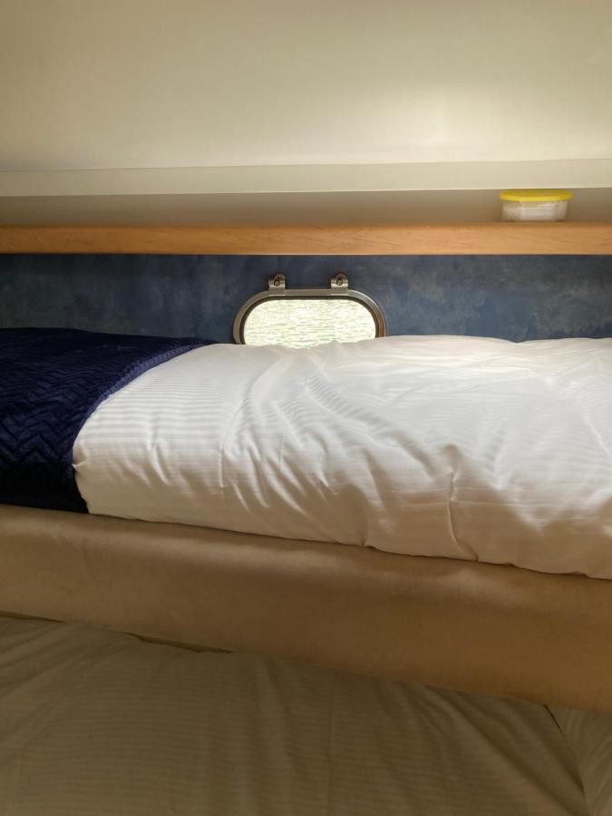 Entire Boat At St Katherine Docks 2 Available Select Using Room Options London Exterior foto