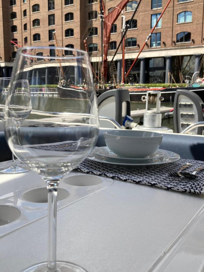 Entire Boat At St Katherine Docks 2 Available Select Using Room Options London Exterior foto