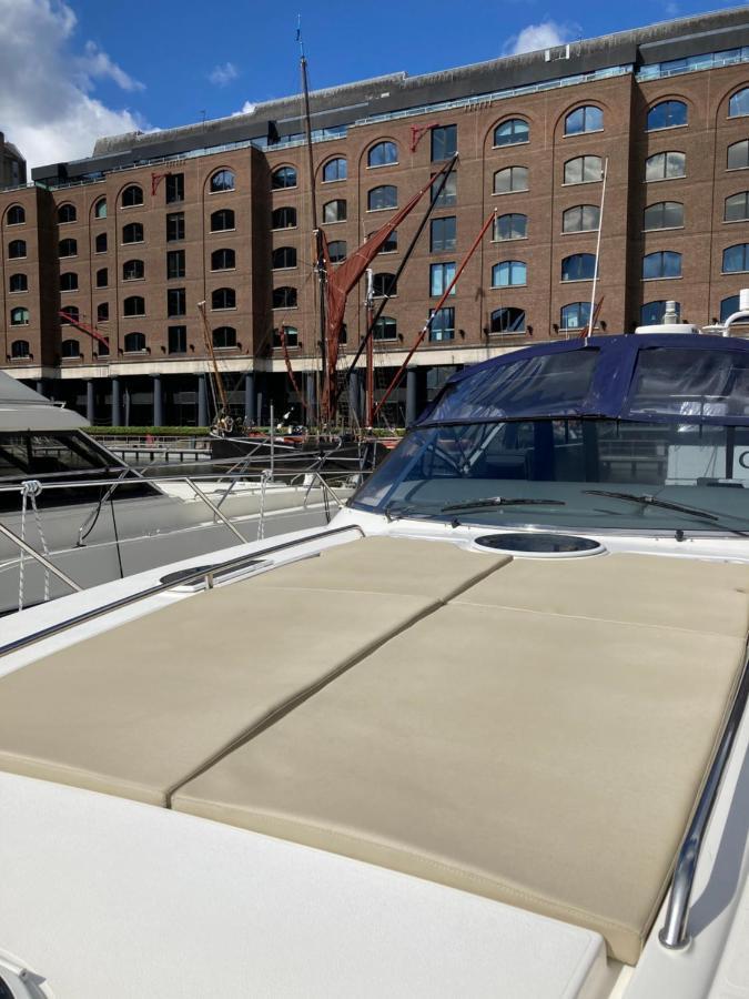 Entire Boat At St Katherine Docks 2 Available Select Using Room Options London Exterior foto