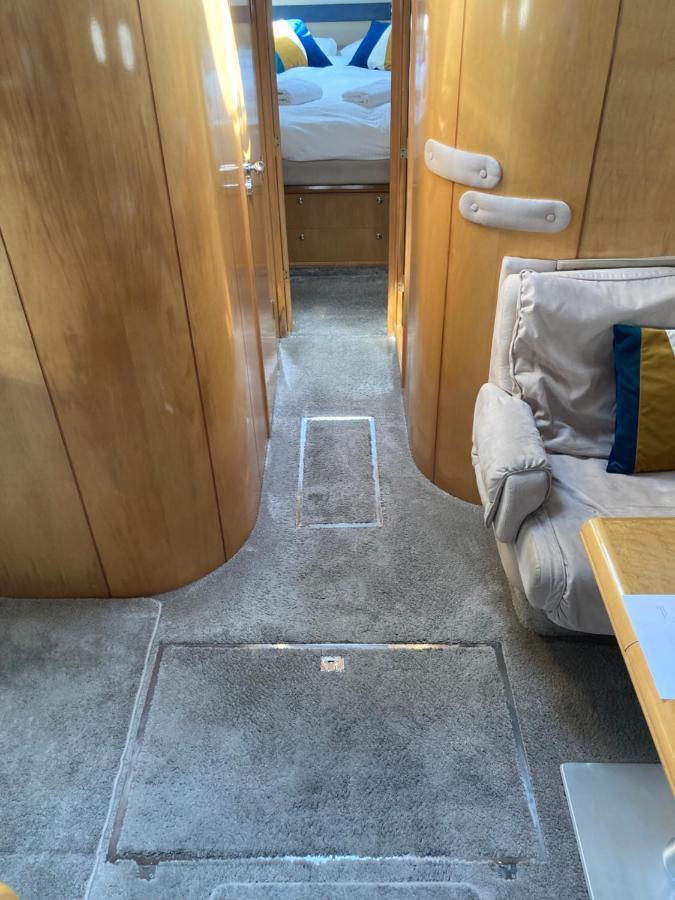 Entire Boat At St Katherine Docks 2 Available Select Using Room Options London Exterior foto