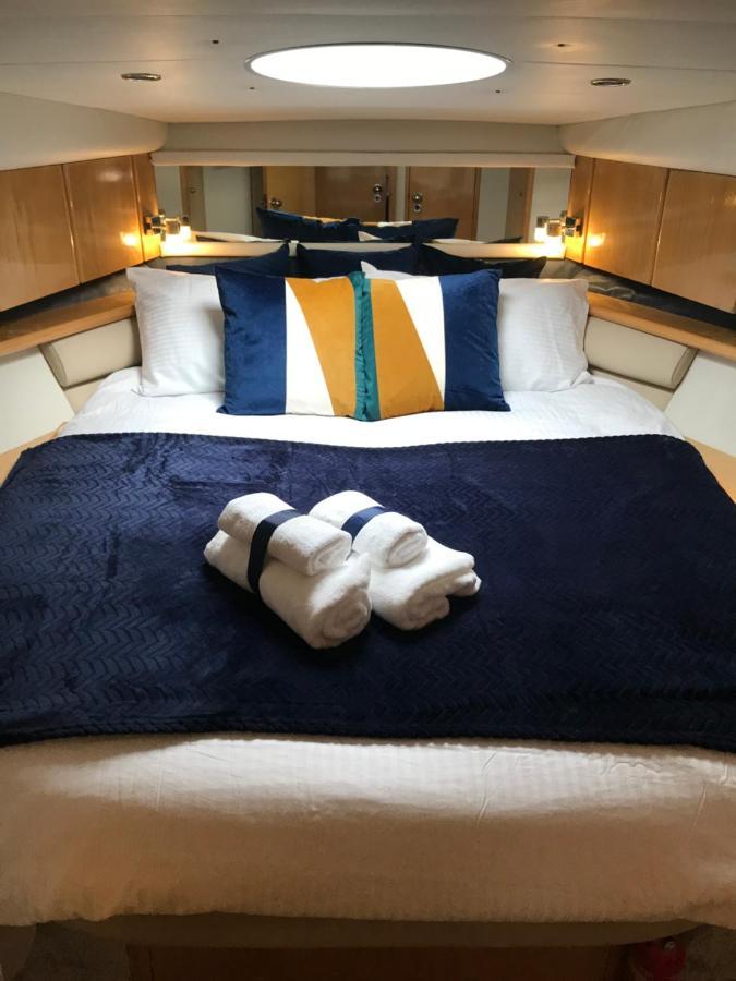Entire Boat At St Katherine Docks 2 Available Select Using Room Options London Exterior foto