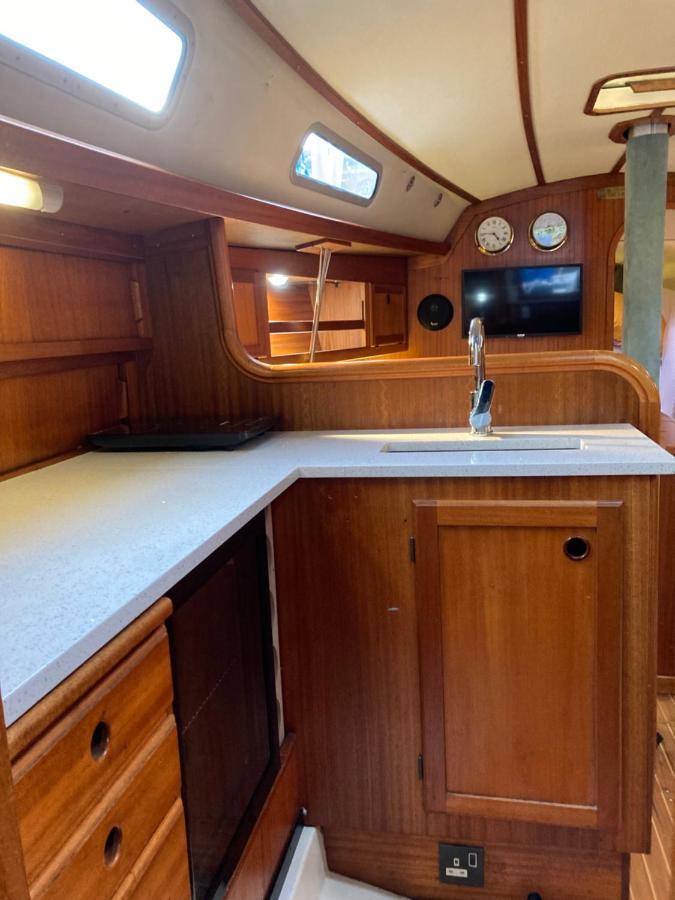 Entire Boat At St Katherine Docks 2 Available Select Using Room Options London Exterior foto