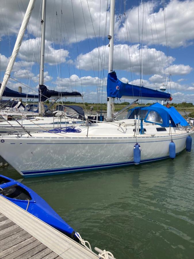 Entire Boat At St Katherine Docks 2 Available Select Using Room Options London Exterior foto