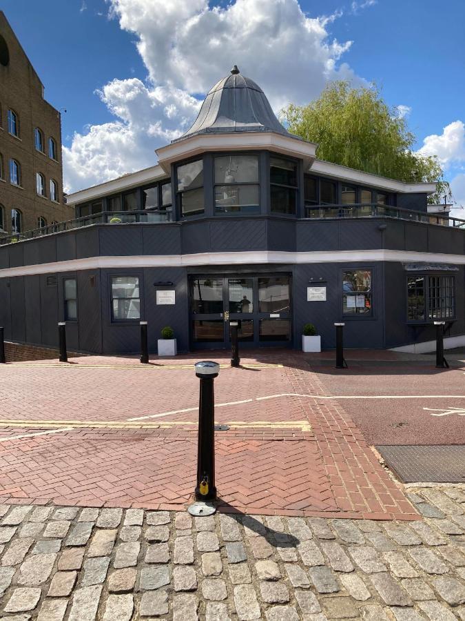 Entire Boat At St Katherine Docks 2 Available Select Using Room Options London Exterior foto