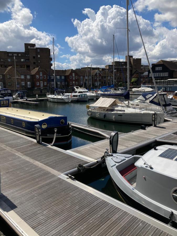 Entire Boat At St Katherine Docks 2 Available Select Using Room Options London Exterior foto