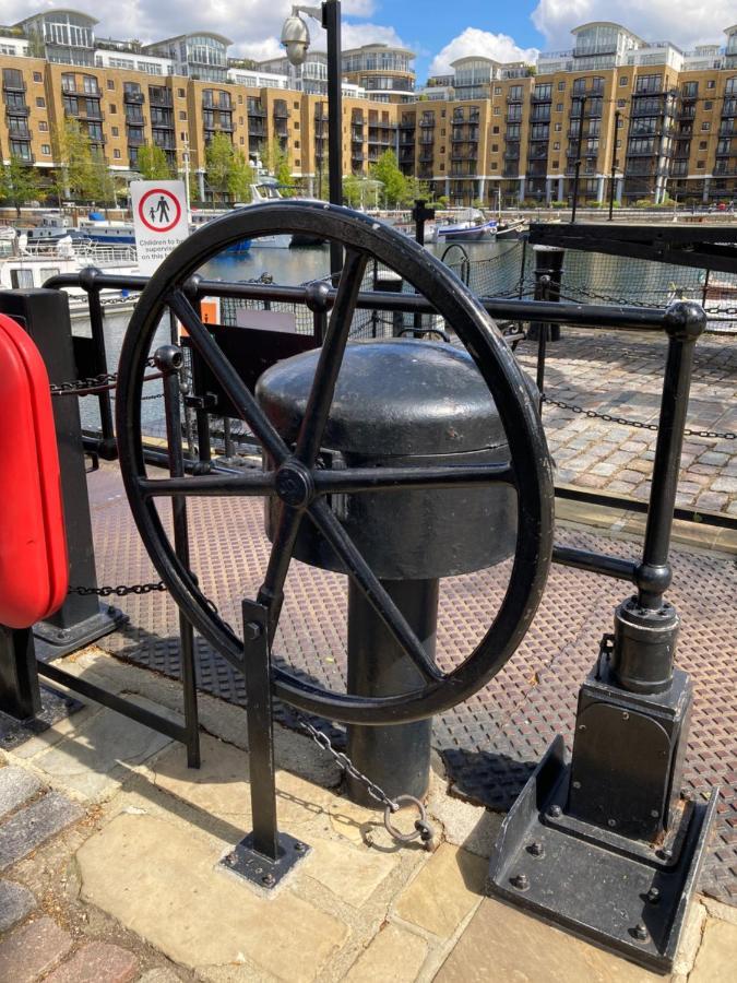 Entire Boat At St Katherine Docks 2 Available Select Using Room Options London Exterior foto