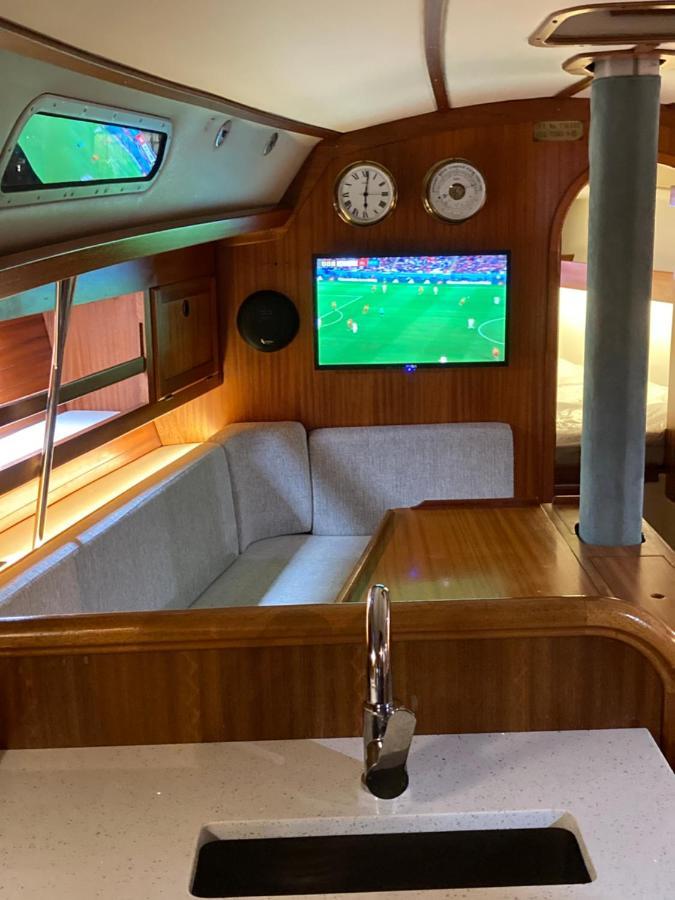 Entire Boat At St Katherine Docks 2 Available Select Using Room Options London Exterior foto