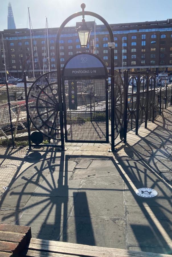Entire Boat At St Katherine Docks 2 Available Select Using Room Options London Exterior foto