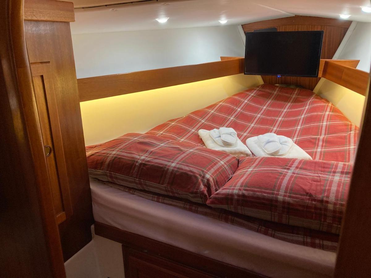 Entire Boat At St Katherine Docks 2 Available Select Using Room Options London Exterior foto